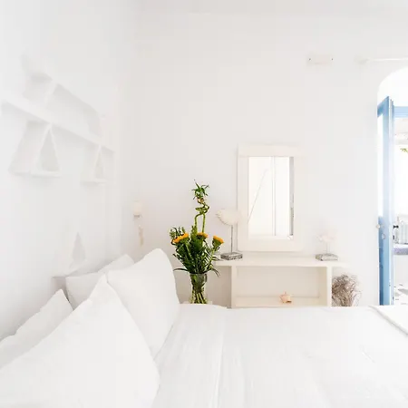 Eleanna's Cycladic Apartment